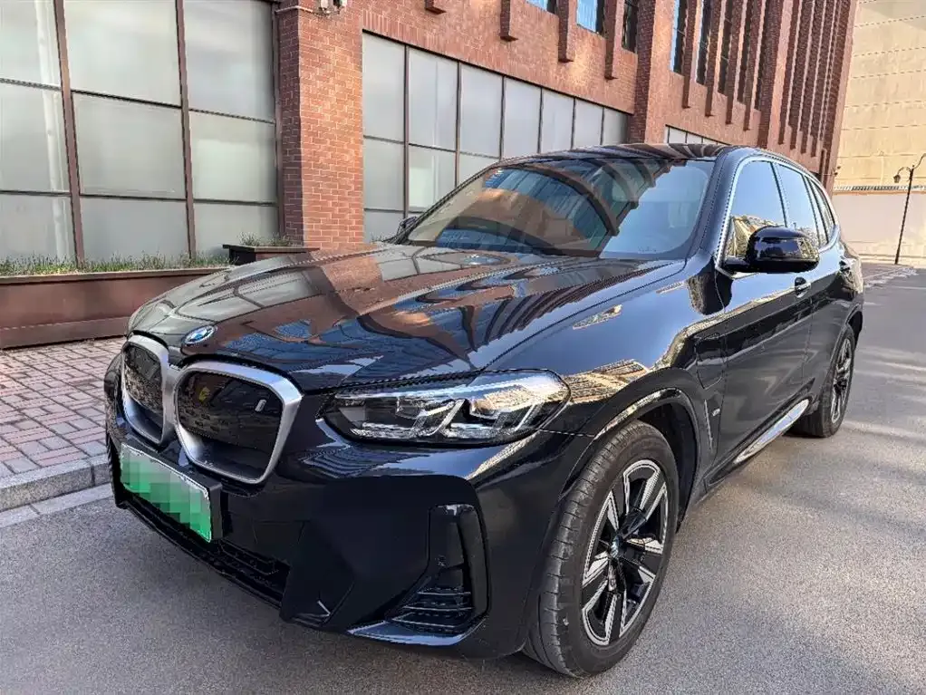 BMW iX3 — фото 1