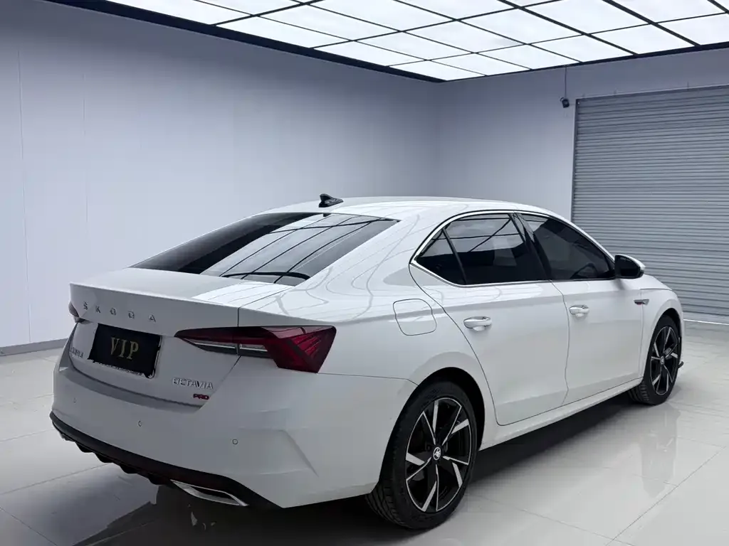 Skoda Octavia — фото 7