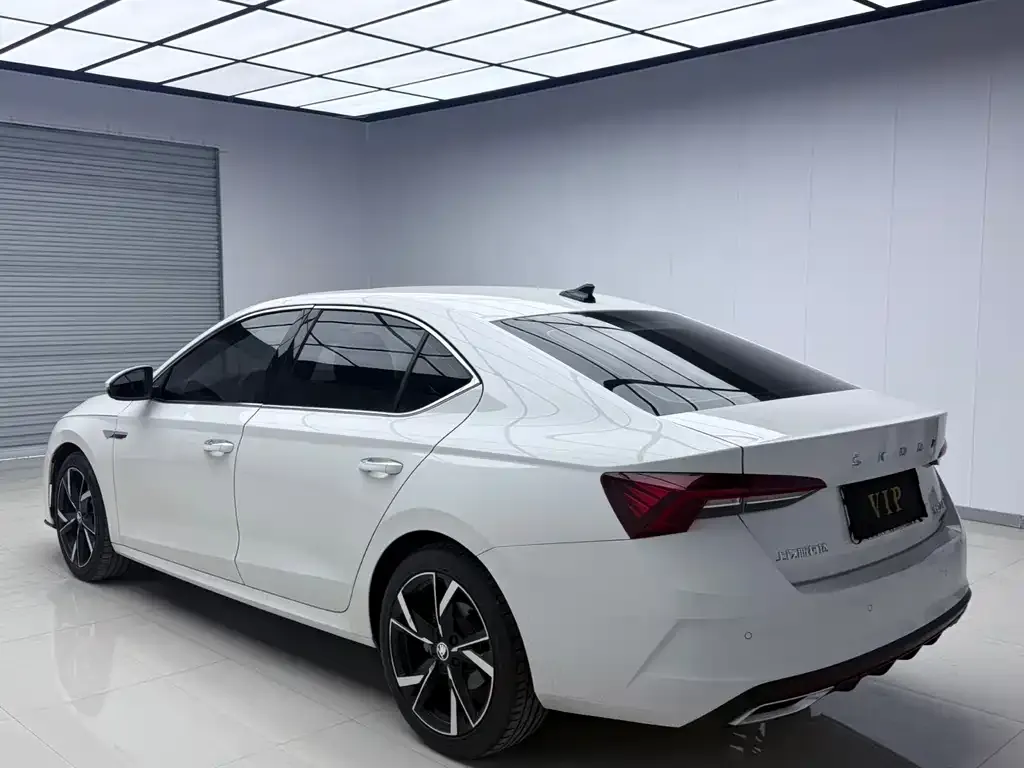 Skoda Octavia — фото 8