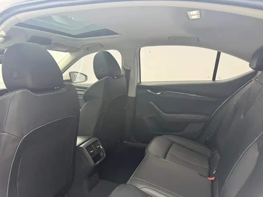 Skoda Octavia — фото 5