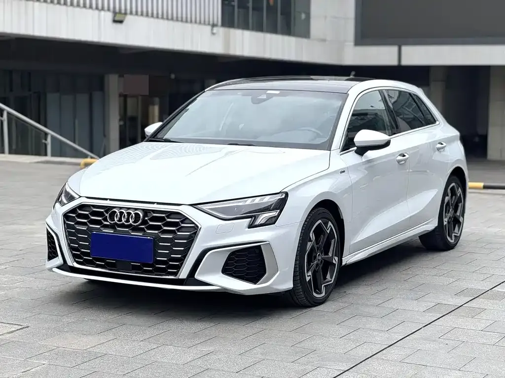 Audi A3 — фото 1