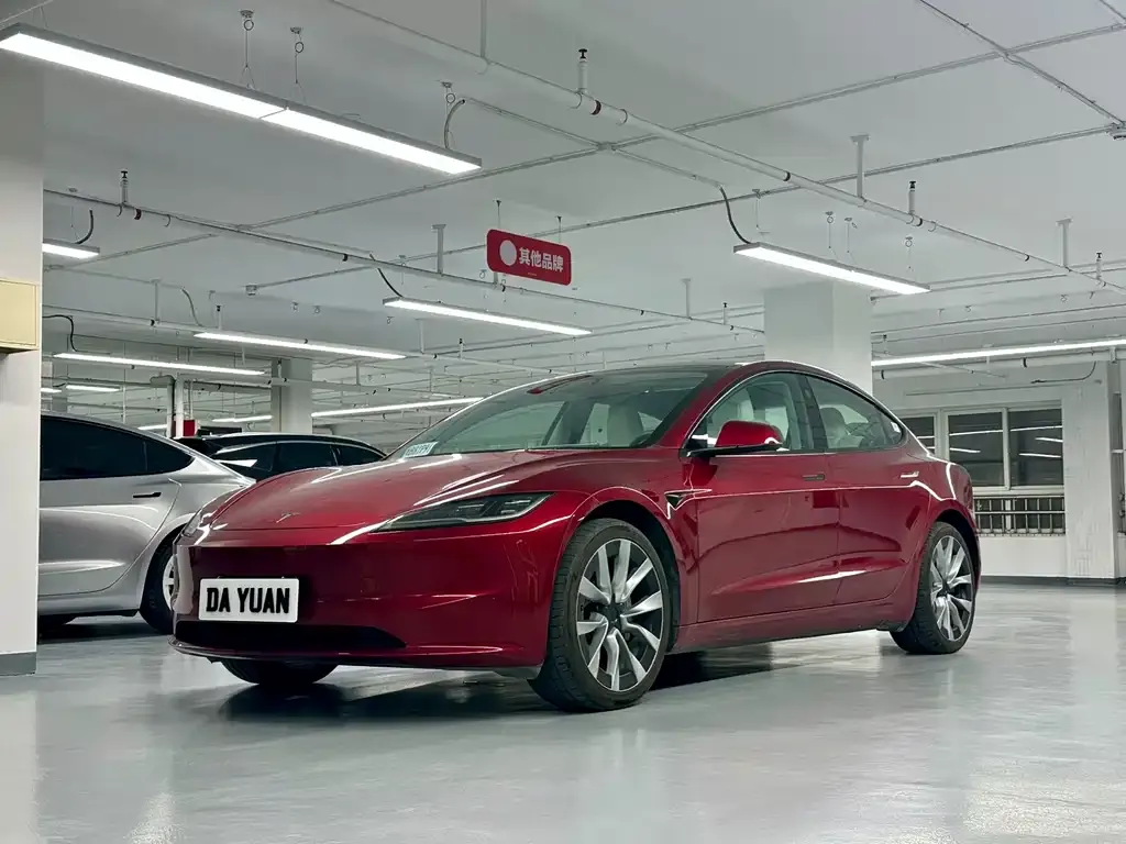 Tesla Model 3 — фото 1