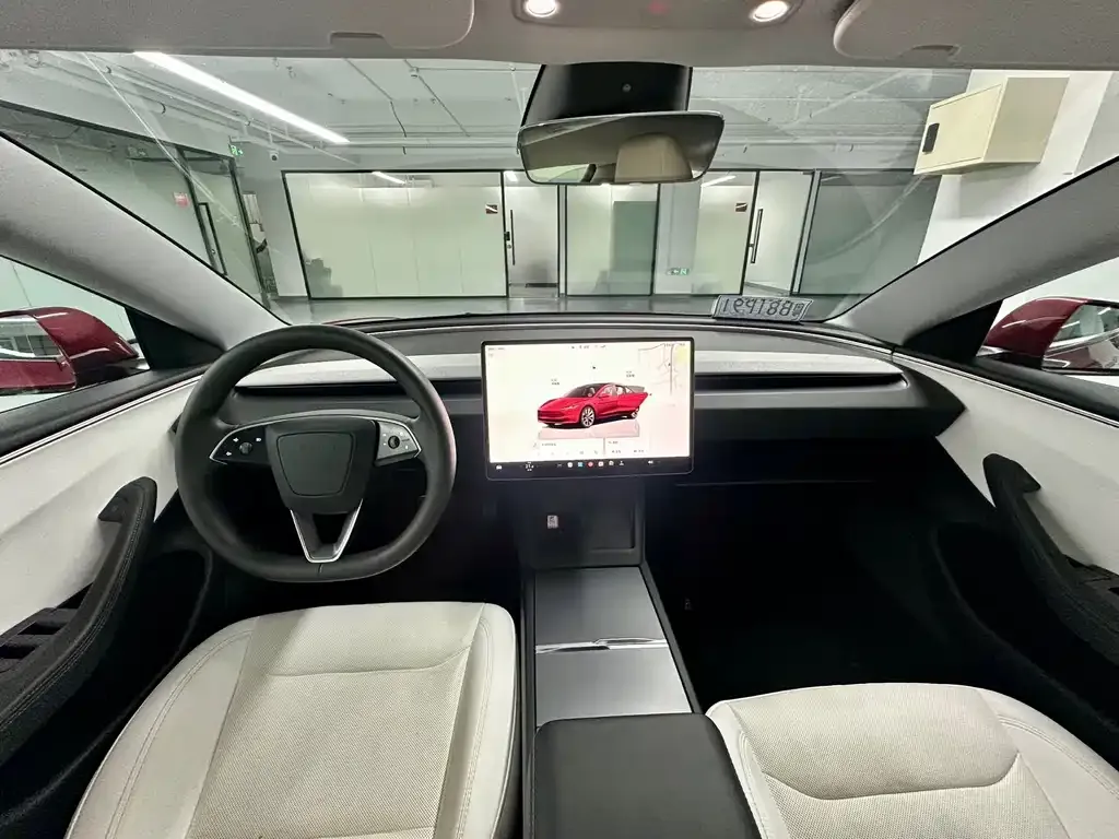 Tesla Model 3 — фото 3