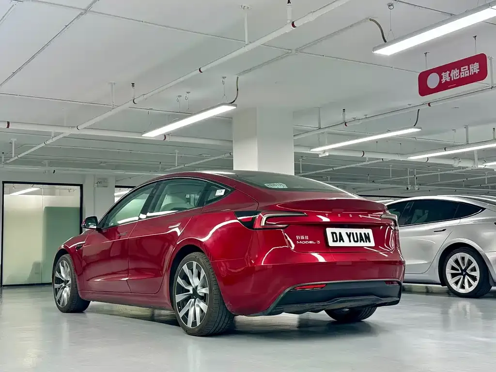 Tesla Model 3 — фото 9