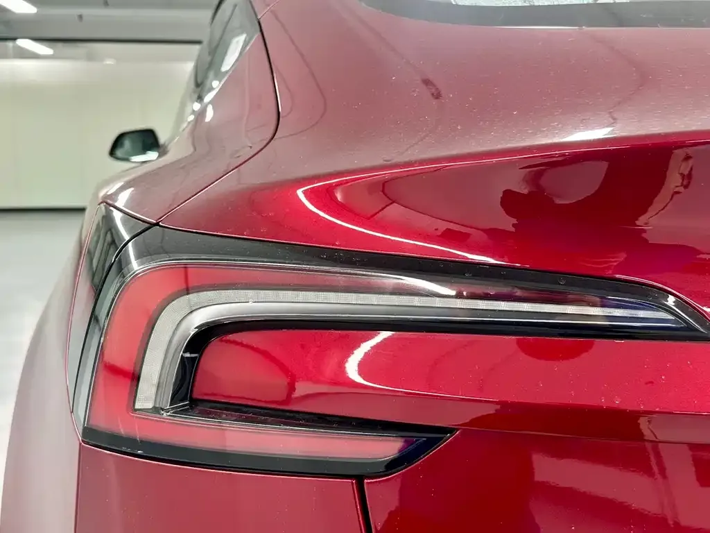 Tesla Model 3 — фото 10