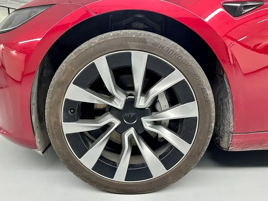 Tesla Model 3 — фото 4