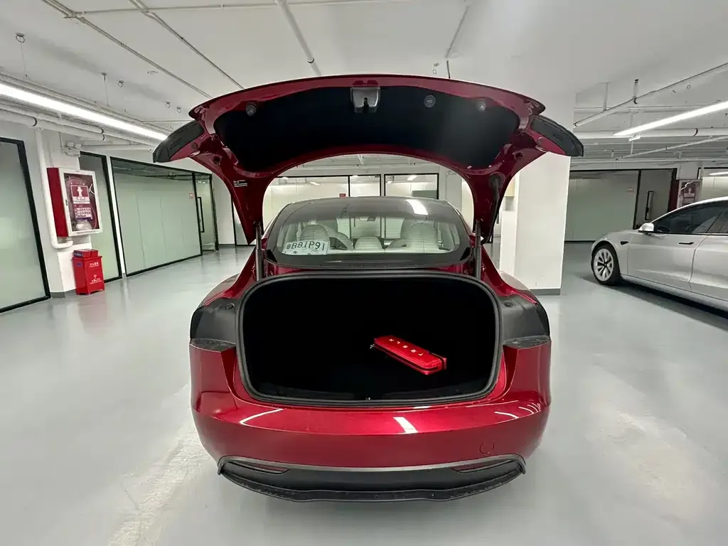 Tesla Model 3 — фото 5
