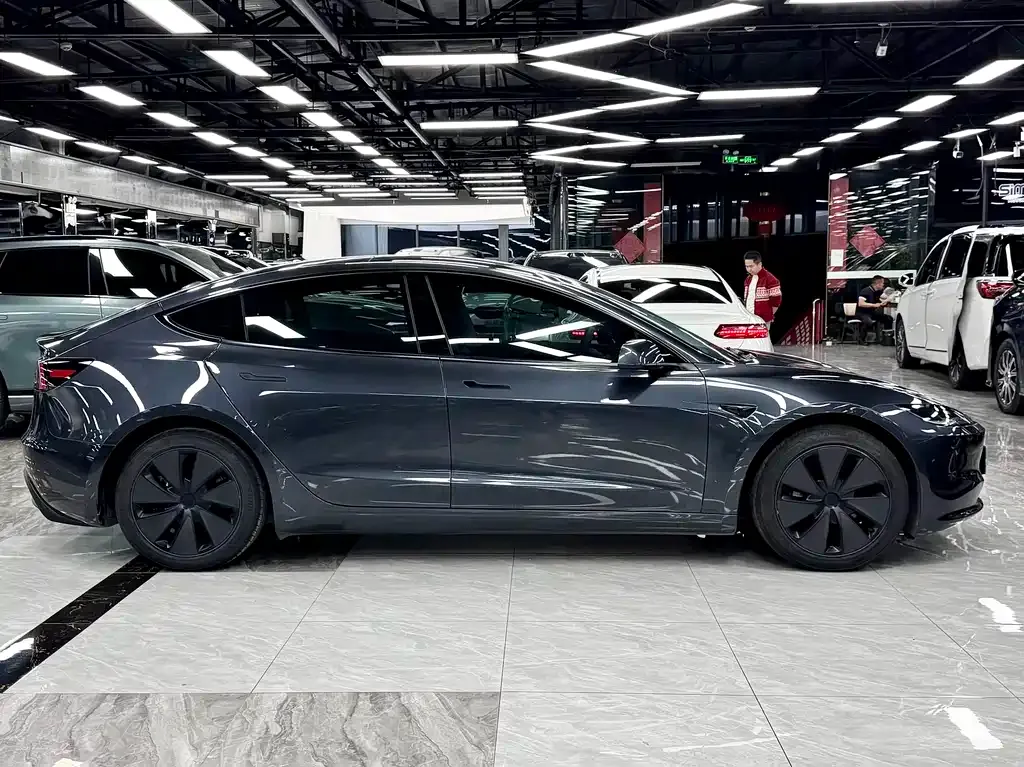 Tesla Model 3 — фото 6