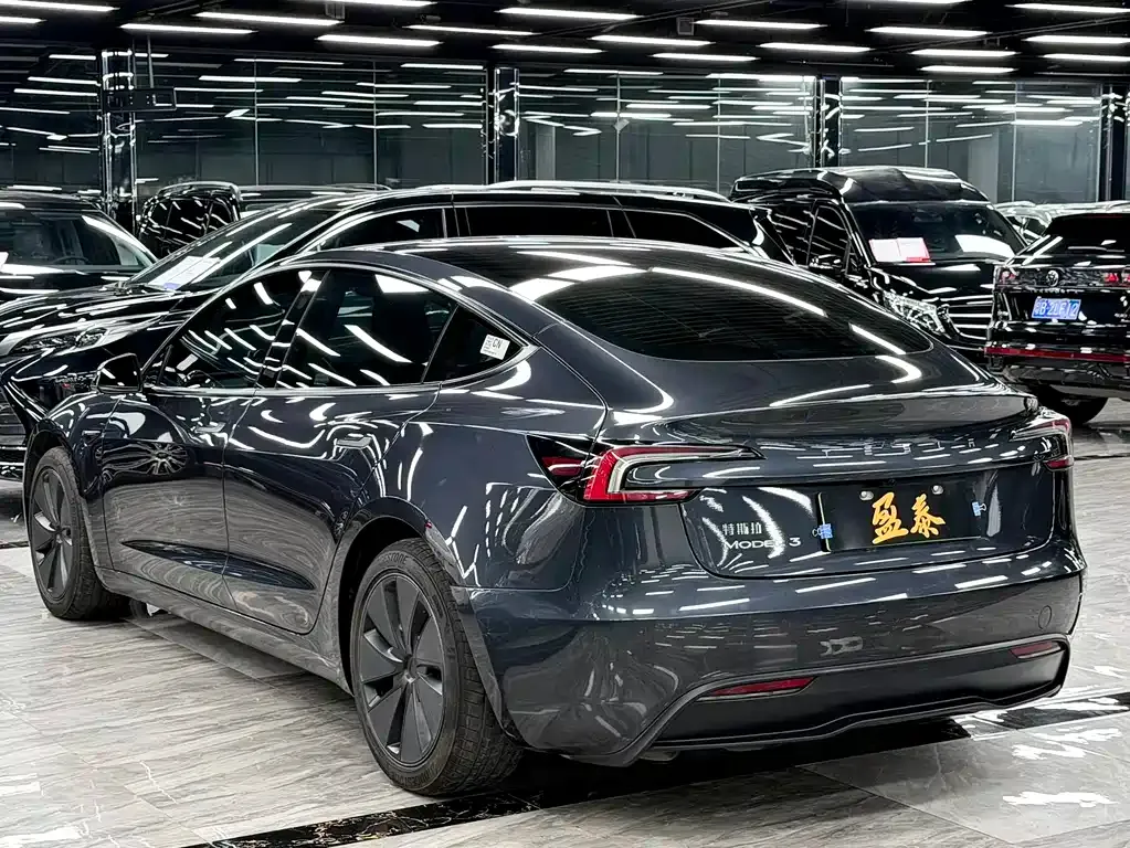 Tesla Model 3 — фото 9