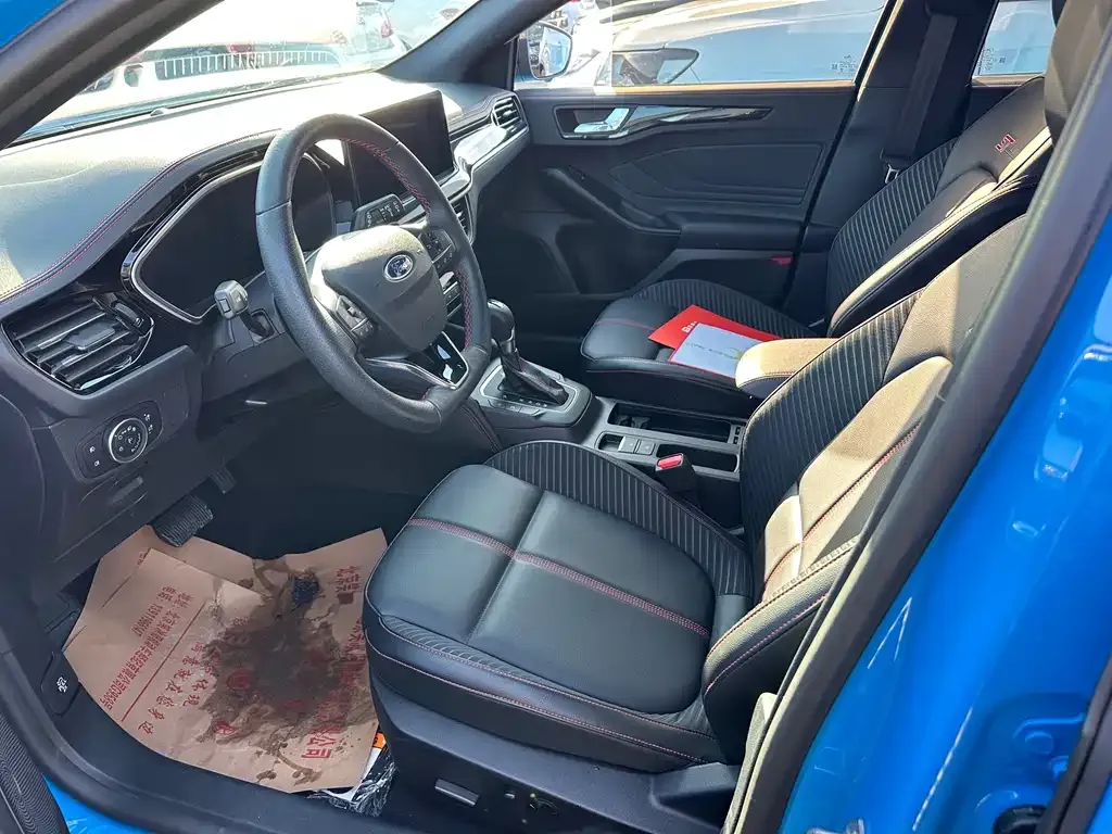 Ford Focus 2023 из CN, фото 8