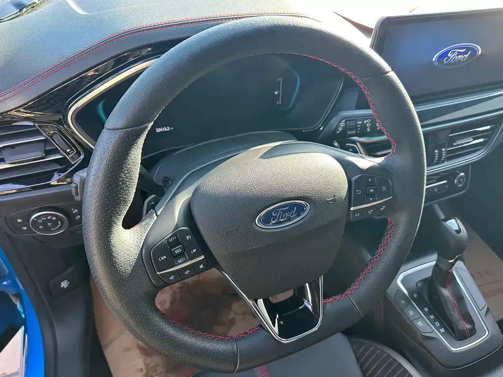 Ford Focus 2023 из CN, фото 9