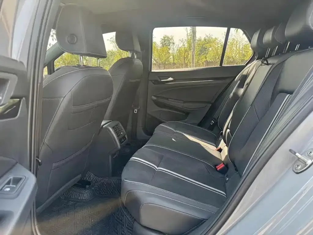 Volkswagen Golf 2022 из CN, фото 6