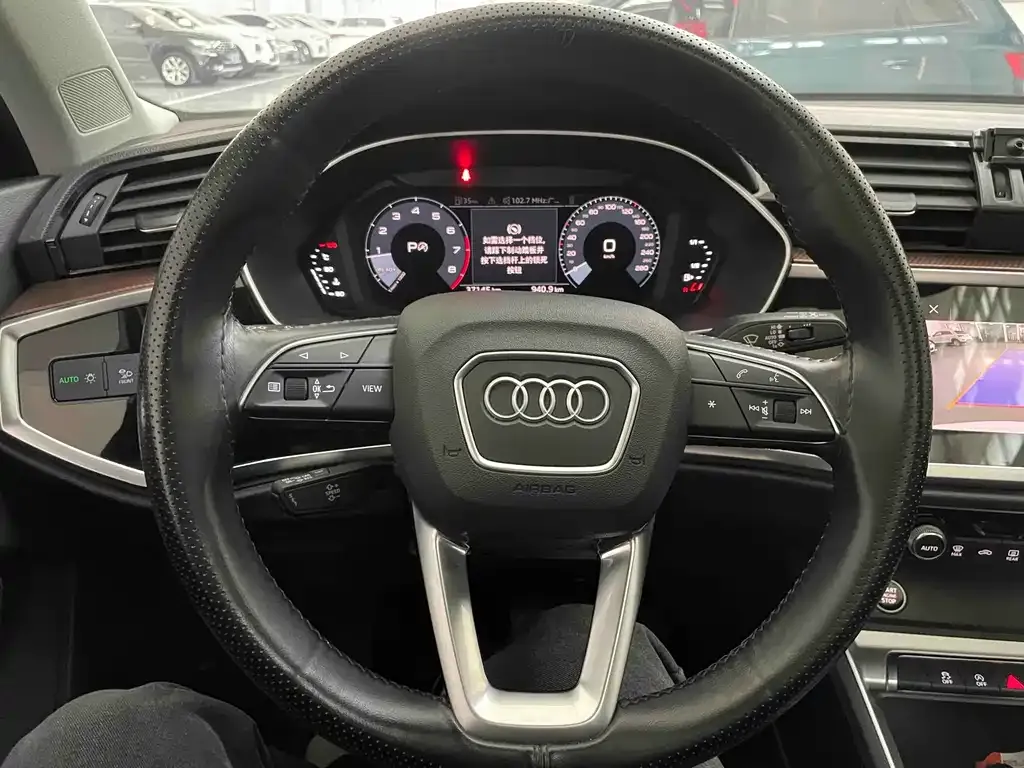 Audi Q3 — фото 8