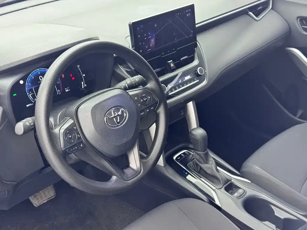 Toyota Corolla Cross — фото 10