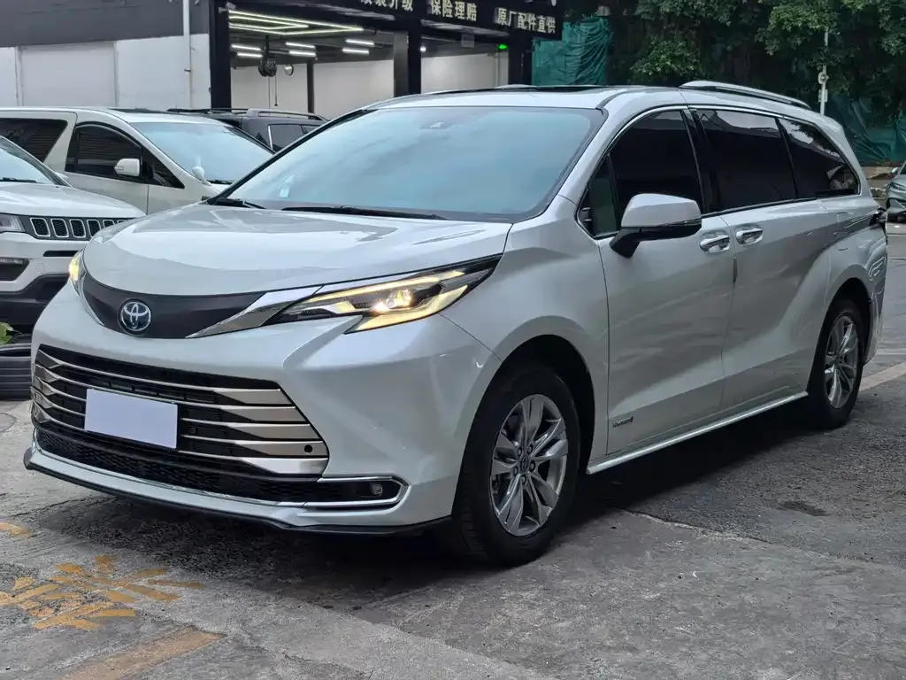 Toyota Sienna 2023 из CN, фото 10
