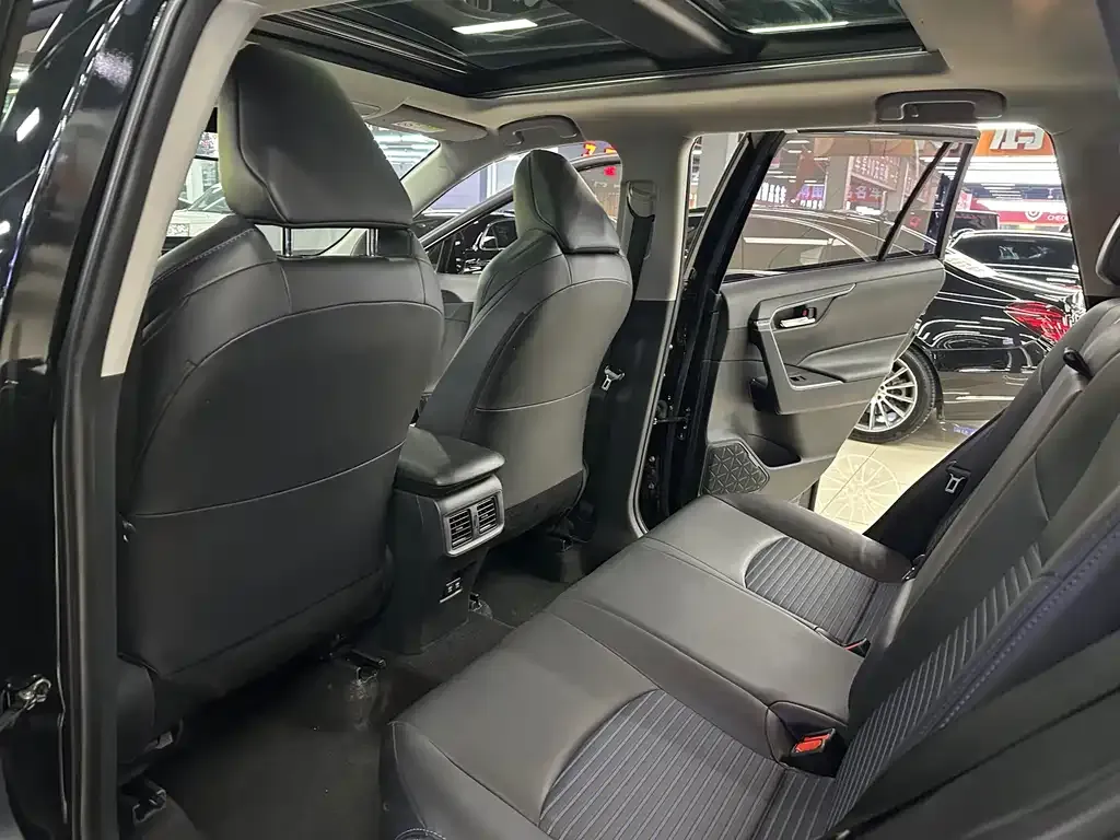 Toyota Wildlander 2021 из CN, фото 2