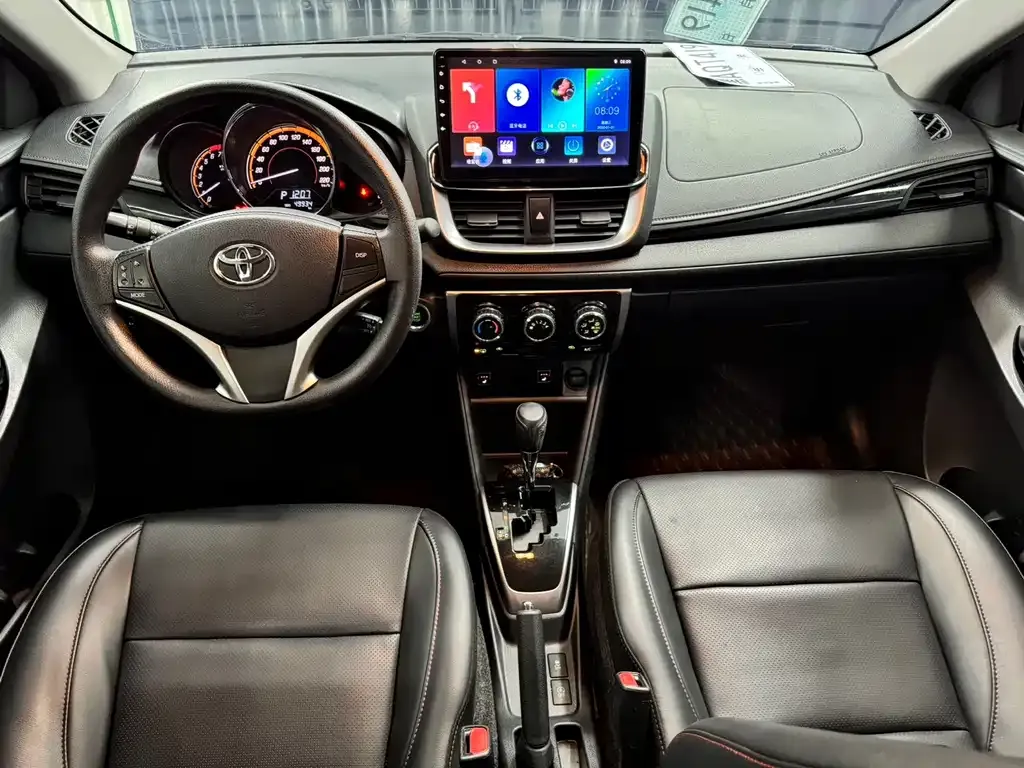 Toyota Yaris L — фото 9