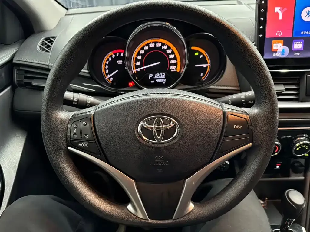 Toyota Yaris L — фото 10