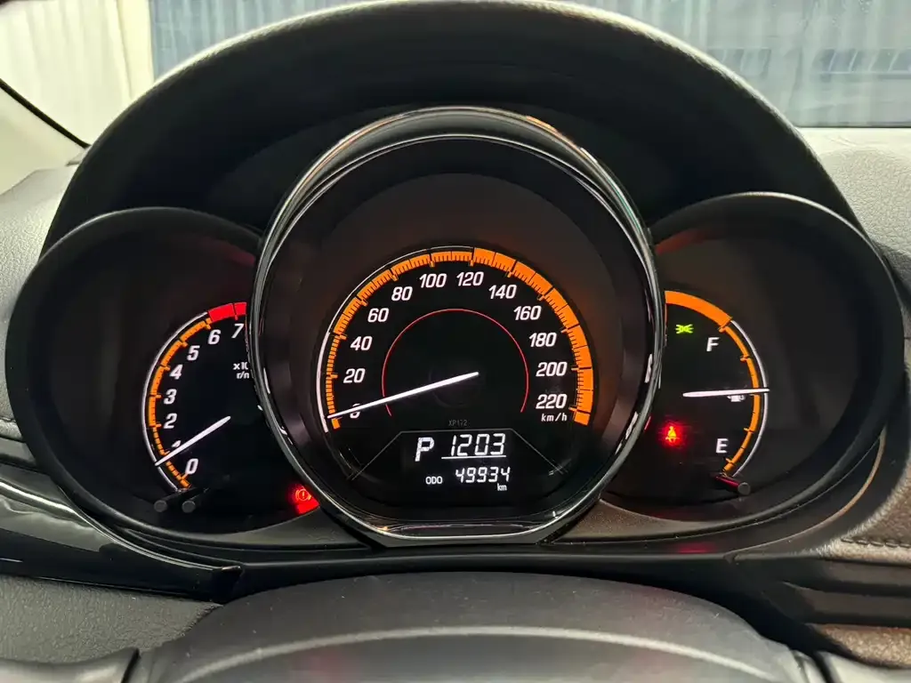 Toyota Yaris L — фото 4