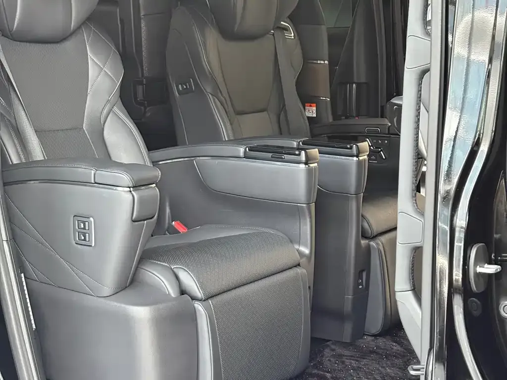 Toyota Vellfire — фото 3