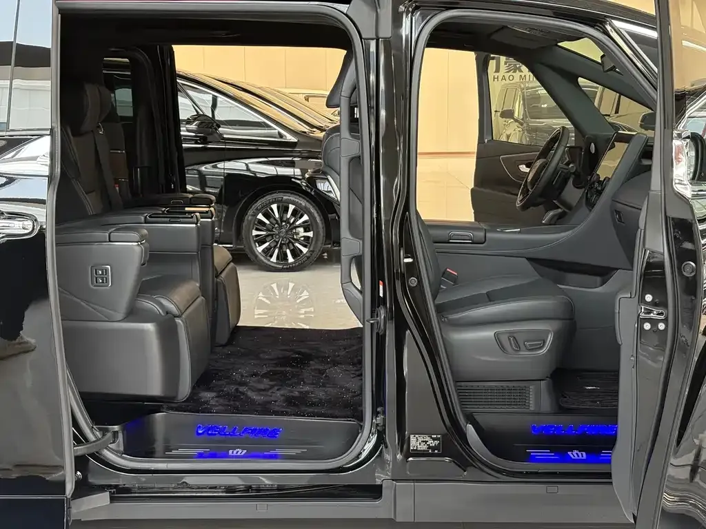 Toyota Vellfire — фото 8