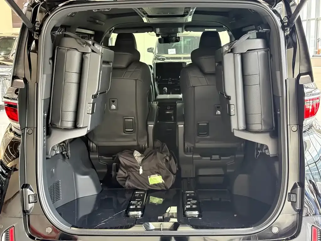 Toyota Vellfire — фото 9