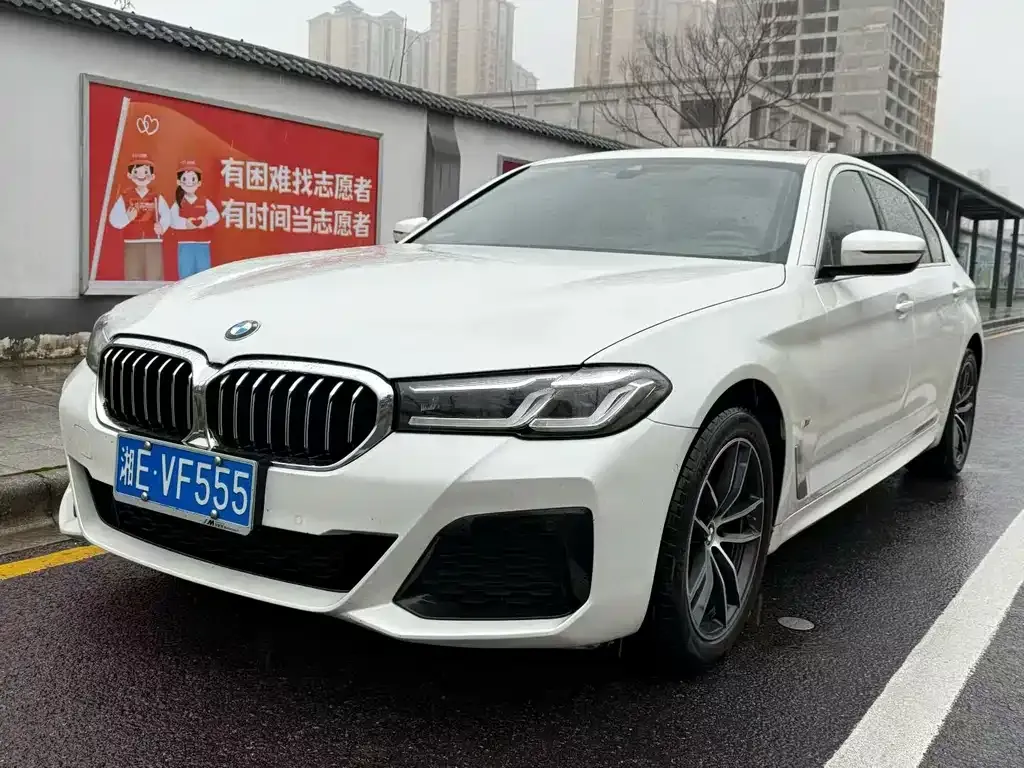 BMW 5 Series — фото 1