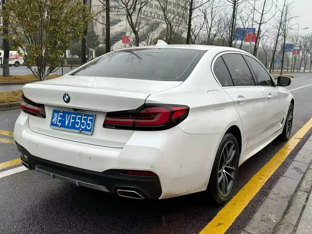 BMW 5 Series — фото 2