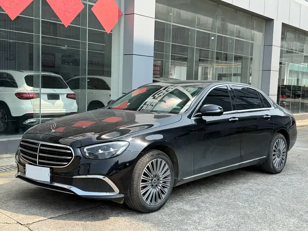 Mercedes-Benz E-Class — фото 1