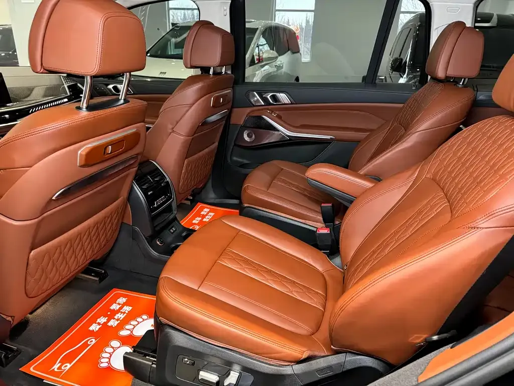 BMW X7 M60i 2023 из CN, фото 10