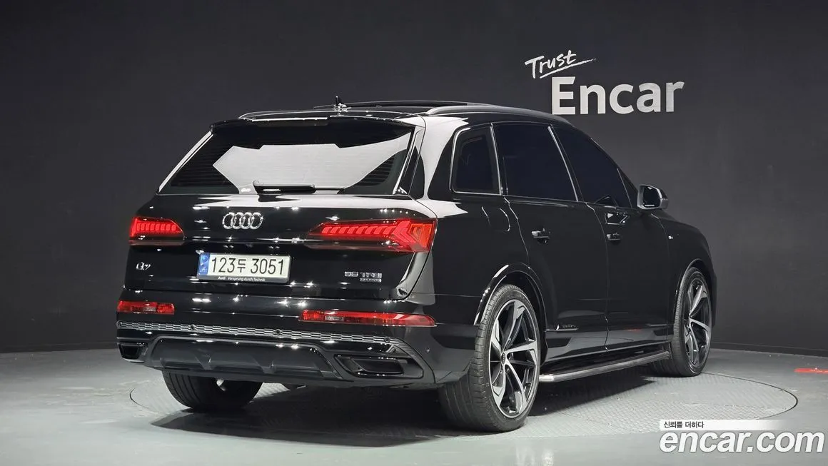 Audi Q7 2022 из KR, фото 9