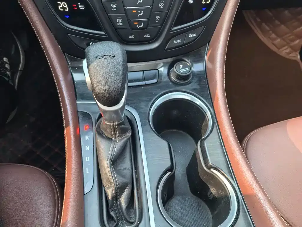 Buick Envision Plus — фото 2