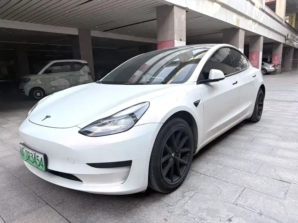 Tesla Model 3 — фото 1