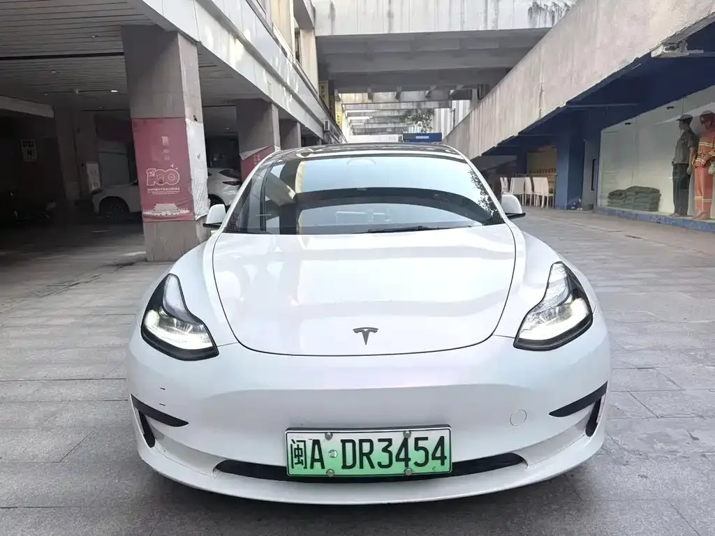 Tesla Model 3 — фото 10