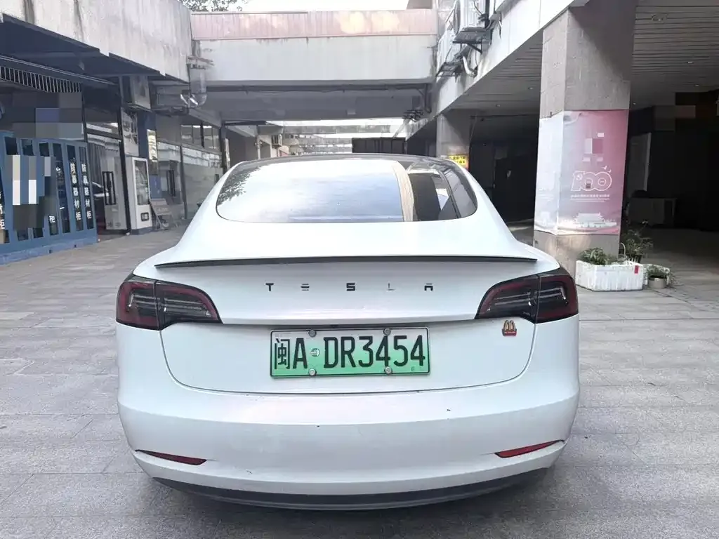 Tesla Model 3 — фото 3