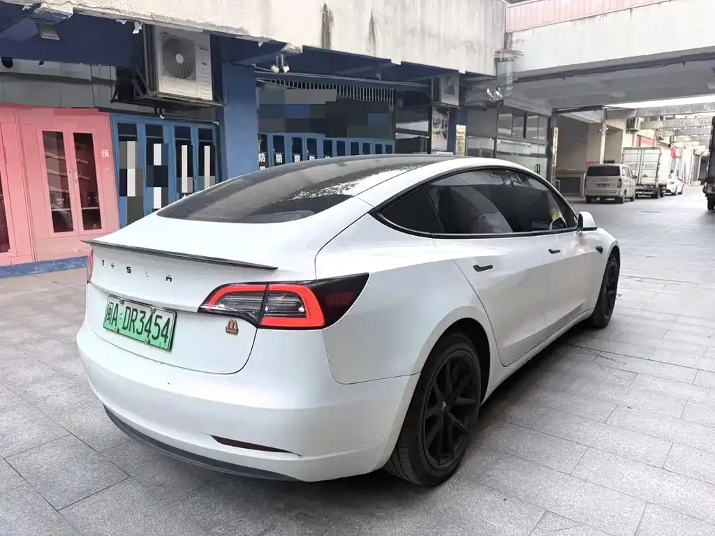 Tesla Model 3 — фото 4