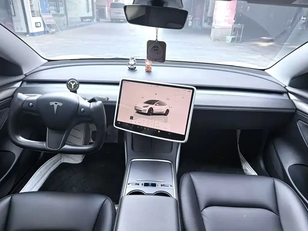 Tesla Model 3 — фото 9