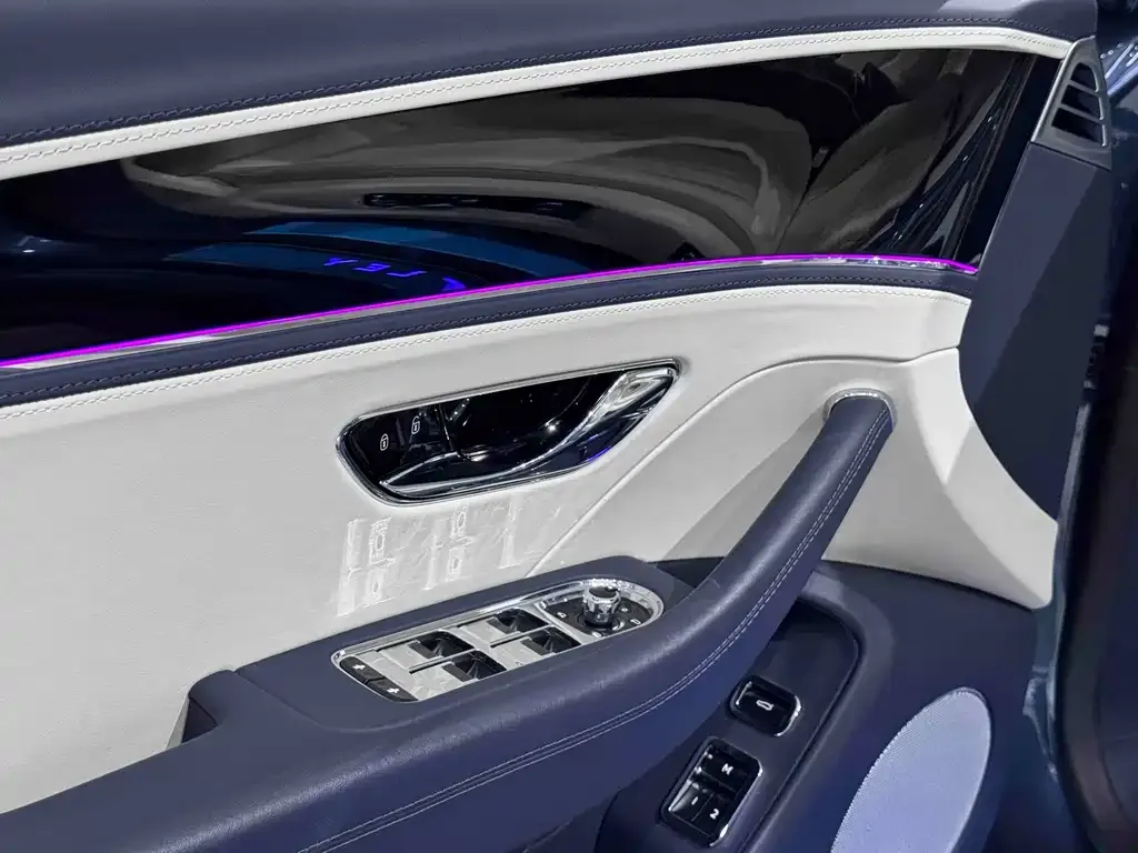 Bentley Flying Spur 2024 из CN, фото 9