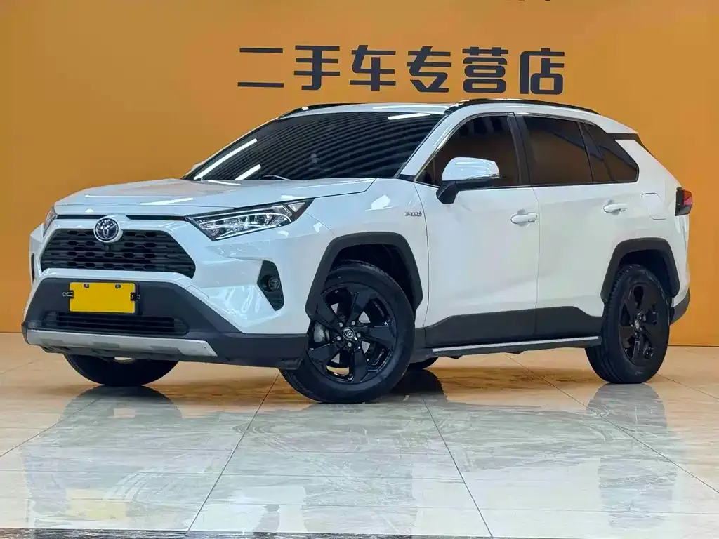 Toyota RAV4 — фото 1