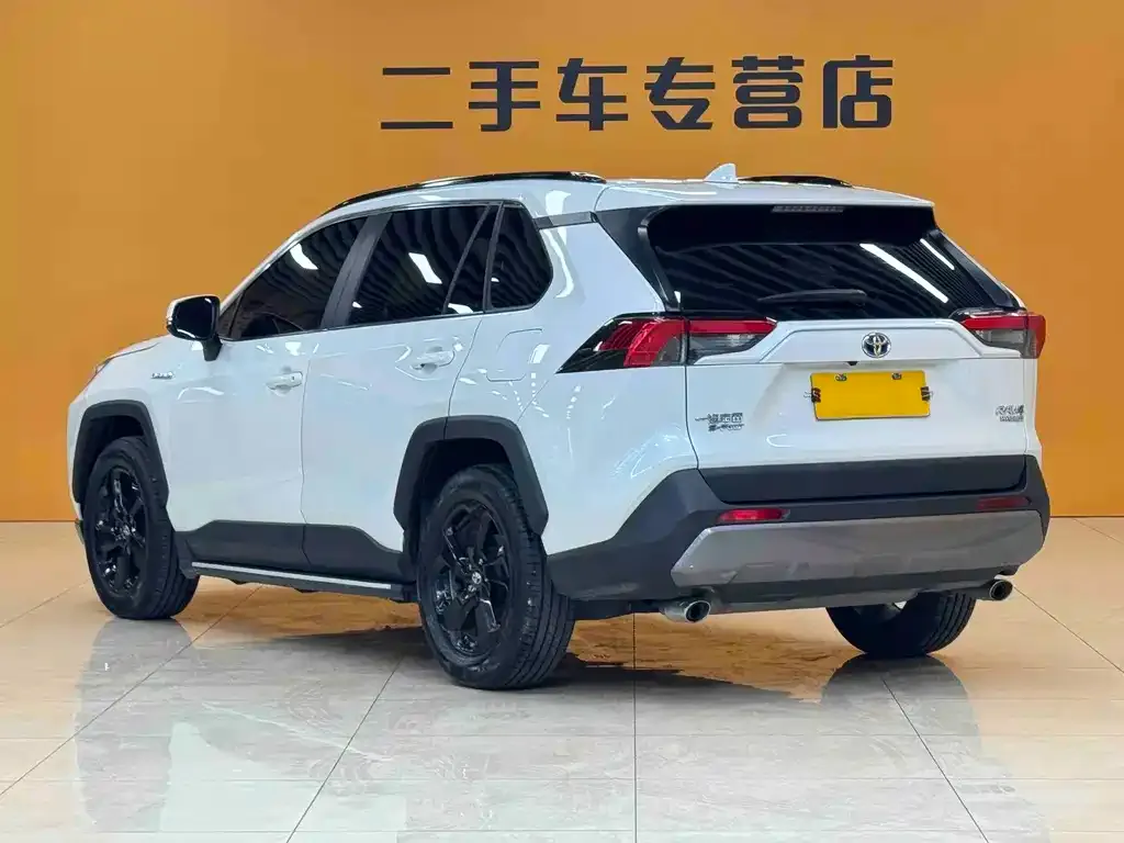 Toyota RAV4 — фото 4