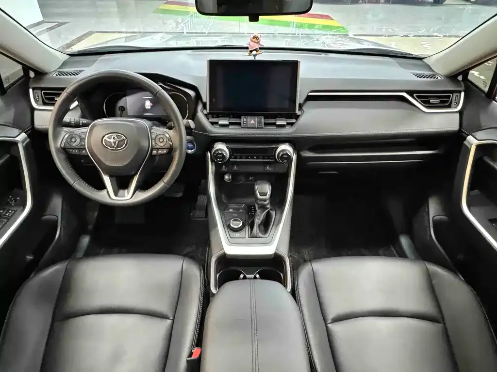 Toyota RAV4 — фото 8