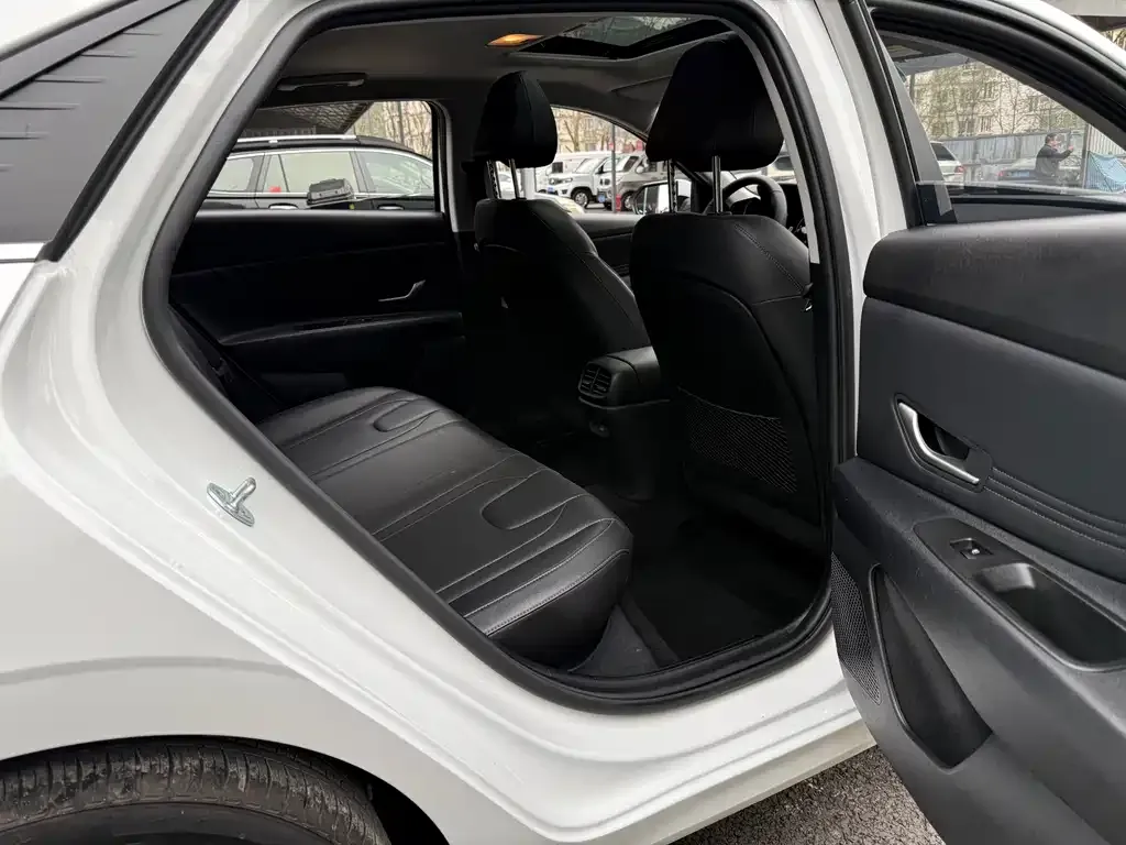 Hyundai Elantra 2023 из CN, фото 6