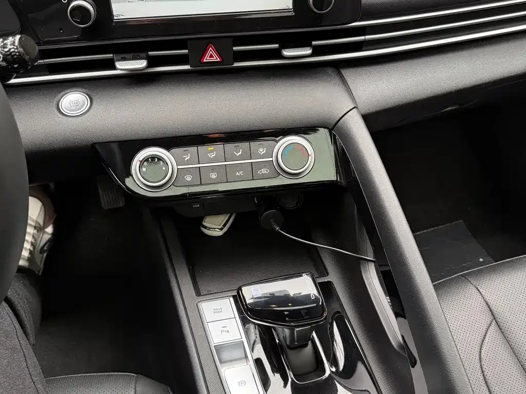 Hyundai Elantra 2023 из CN, фото 4