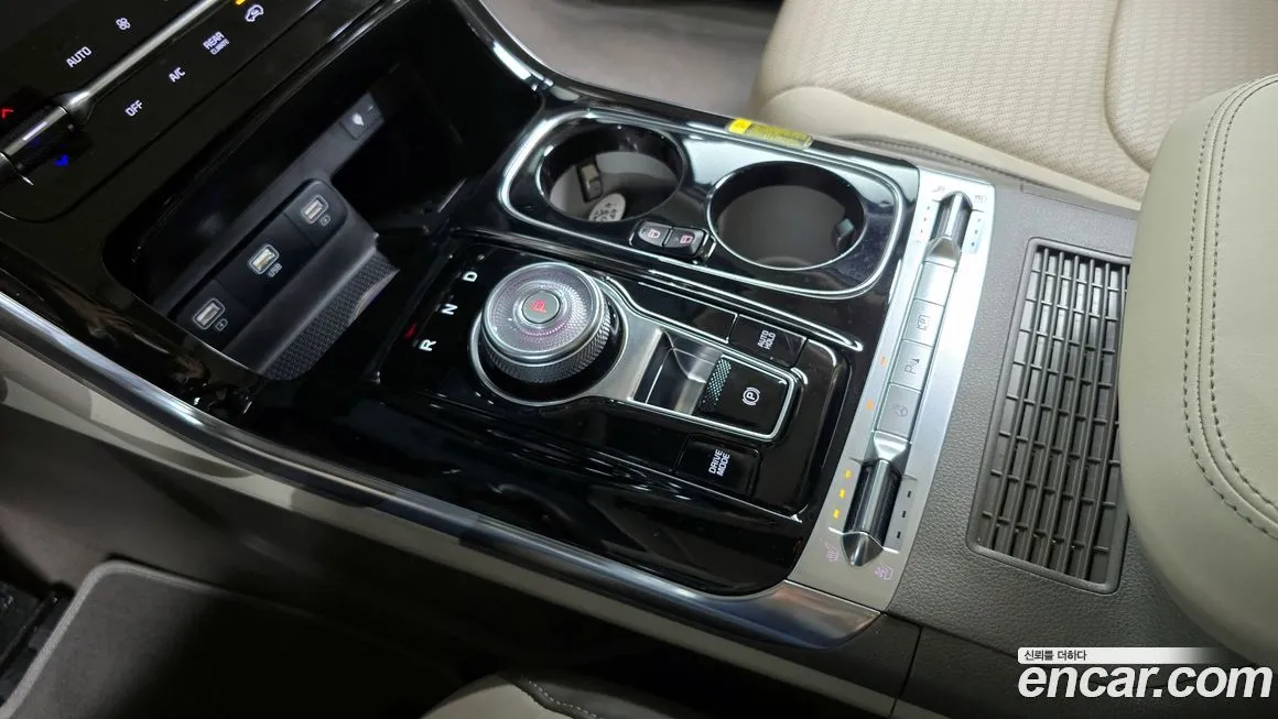 Kia Carnival — фото 10