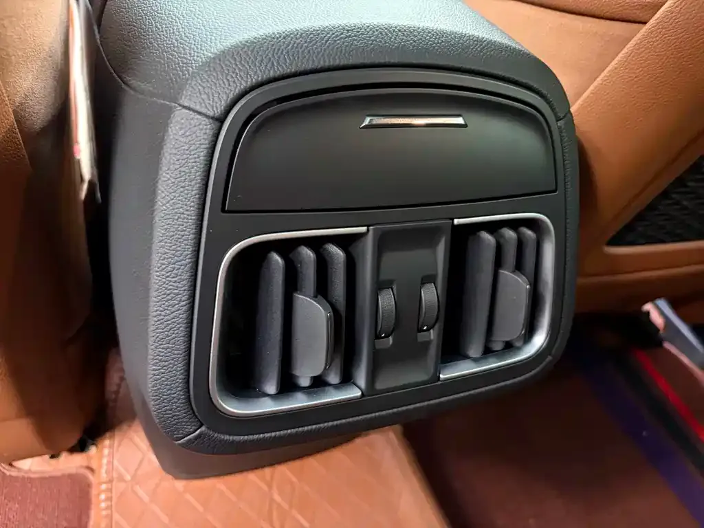 Maserati Levante — фото 10