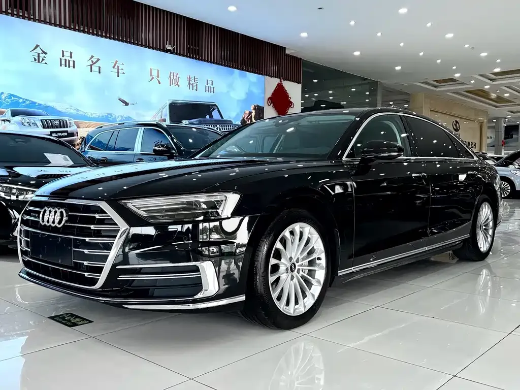 Audi A8 — фото 1