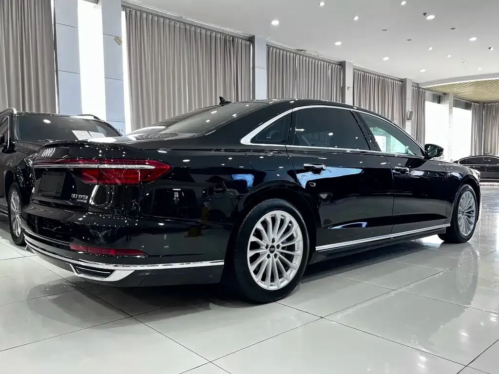 Audi A8 — фото 8