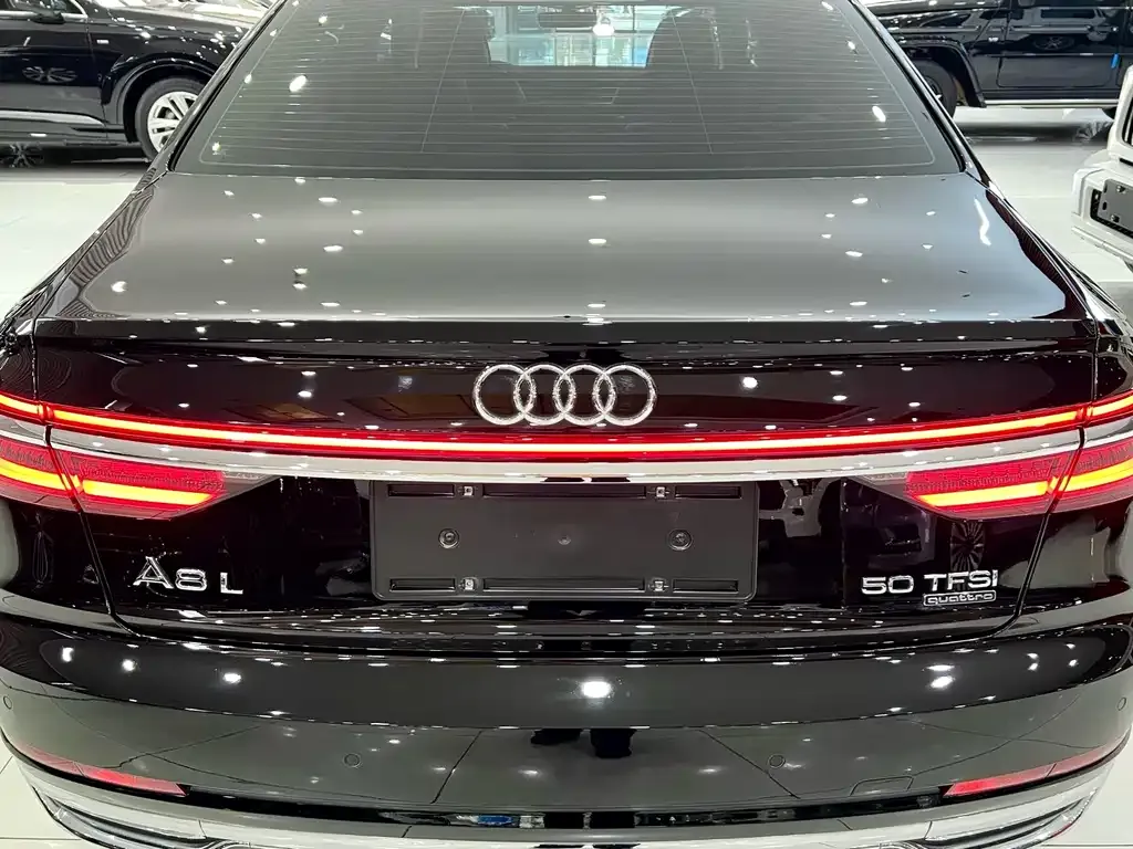 Audi A8 — фото 5