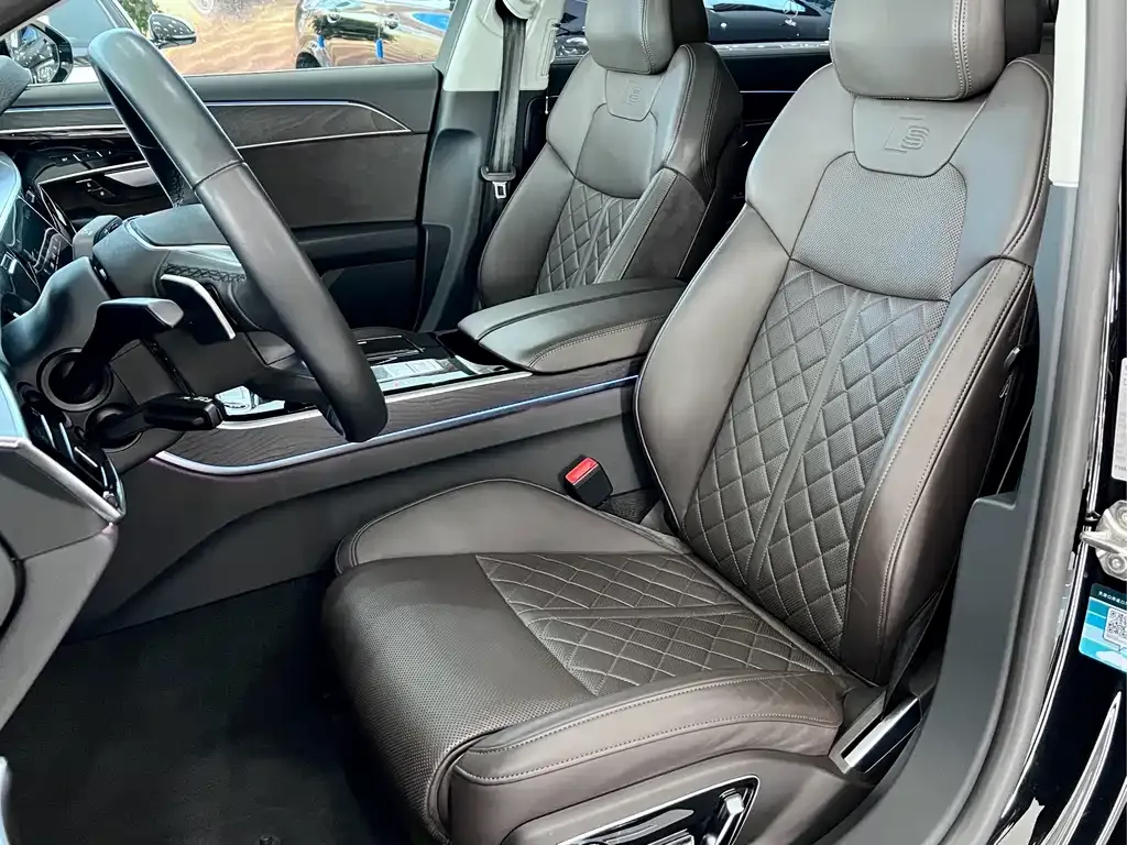 Audi A8 — фото 10
