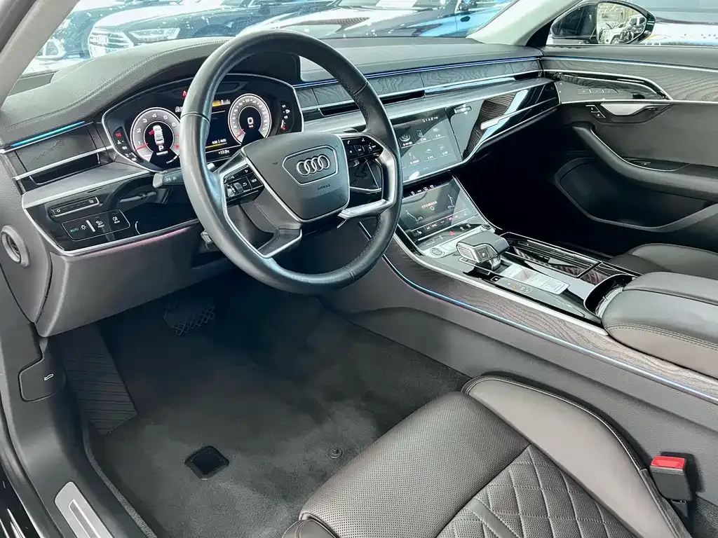 Audi A8 — фото 7